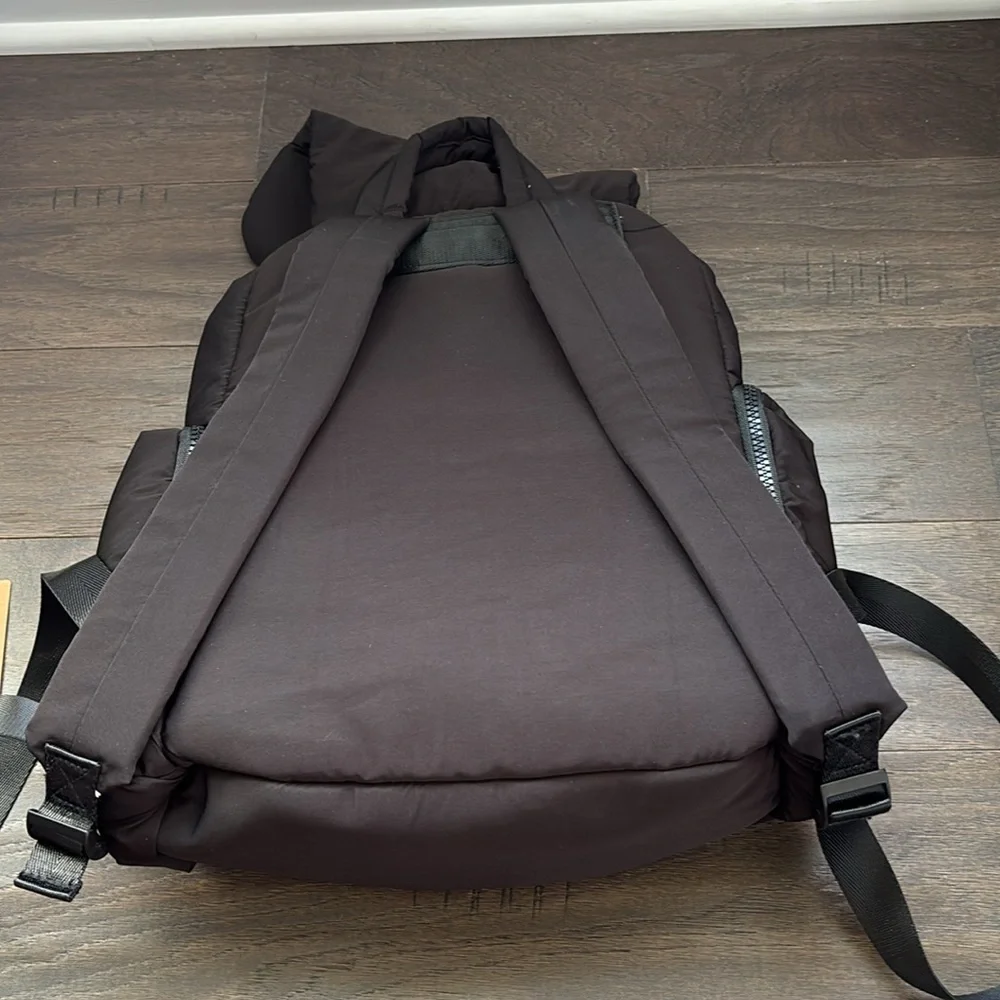 Bearpaw Puffer Flap Top Snap & bungee pull,side zip pockets,padded laptop sleeve
